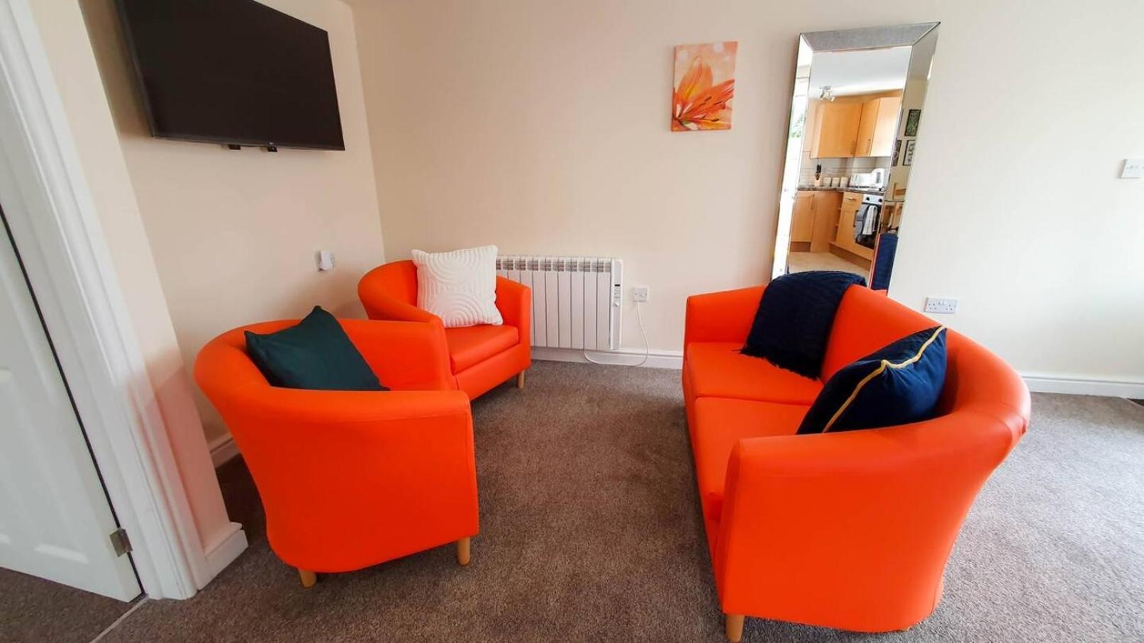 Orange Lilly In Stroud With Free Parking Lejlighed Eksteriør billede